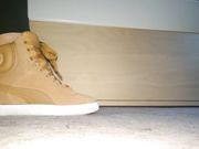 Her sockless Puma Vikki shoeplay and sweaty feet show of