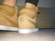 Her sockless Puma Vikki shoeplay and sweaty feet show of