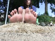 Goddess Kelsey - Beach Feet Hate Losers