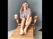 Goddess Gwen - Worship my Feet while I blow Smoke in your face