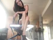 Lindsey Leigh – Cute Feet Count You Down