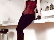 Kiko - boots trampling