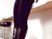 Kiko - boots trampling