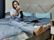 Sheer+pantyhose+foot+toefuck+-+Honey+BooBoo+-+FootJob