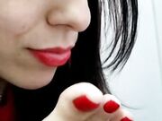 Brazilian teen with red toenails self worship her feet