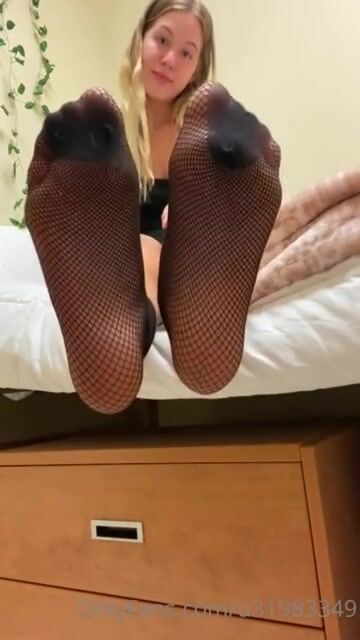 M4rygr4ce in fishnet socks