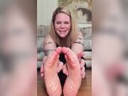GoddessSeira Worship My feet while preparing for My boyfriend 720p 