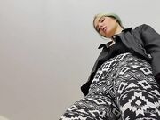 Under Girls Feet - Sexy Girl Dangerous Dirty Boots