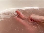 Ladys House LADY FEET IN THE BATHTUB