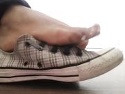 Lenora - Barefoot in Smelly Converse