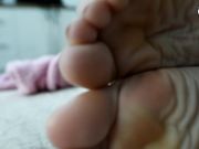 Czech Soles - Wendy's Cold Tiny Feet In Need Of Attention