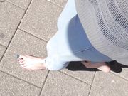 Karolinka - barefoot in the city