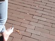 Karolinka - barefoot in the city