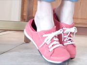 Mo Rina - sneaker heel pop