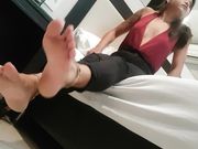 WORSHIPING THE PERFECT FEET OF NAOMI