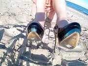 naughtynikki777 - FEET AT THE BEACH