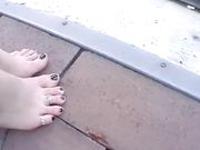 2 BLONDE GODDESSES WITH DIRTY SOLES WALKING BAREFOOT