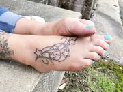 BLONDE GODDESS WITH PERFECT FEET