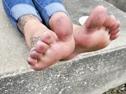 BLONDE GODDESS WITH PERFECT FEET