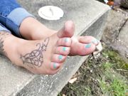 BLONDE GODDESS WITH PERFECT FEET