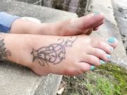 BLONDE GODDESS WITH PERFECT FEET