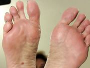 AngelKissedFeet - Teasing Tiny Guys 