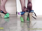 Crushing dildo with high shoes and fully fashioned stoc