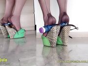 Crushing dildo with high shoes and fully fashioned stoc