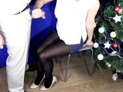 (60 кадров в секунду) Миленкая секретарша сосёт и дрочит! Сперма на ногах в нейлоне. Серия SANYANY